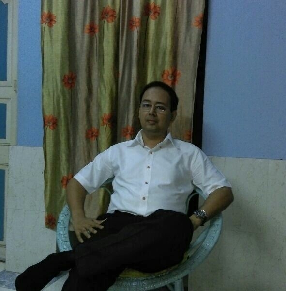 Dr. Souparno Bose in consultation setting